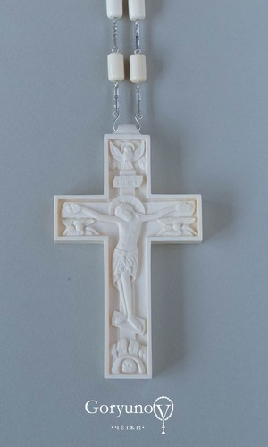 Наперсный крест из бивня мамонта с цепью